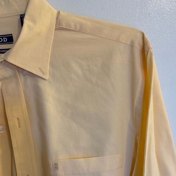 IZOD Men's Buttery Yellow Dress Shirt - Picture 4 of 4